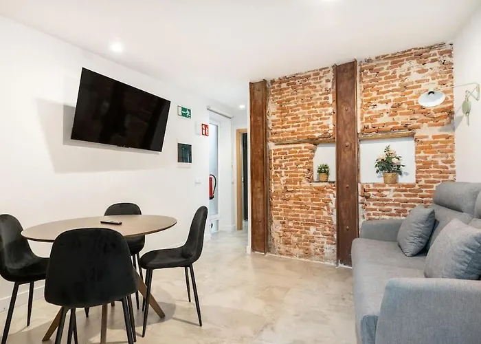 Nice flat in Lavapiés at street level S23A